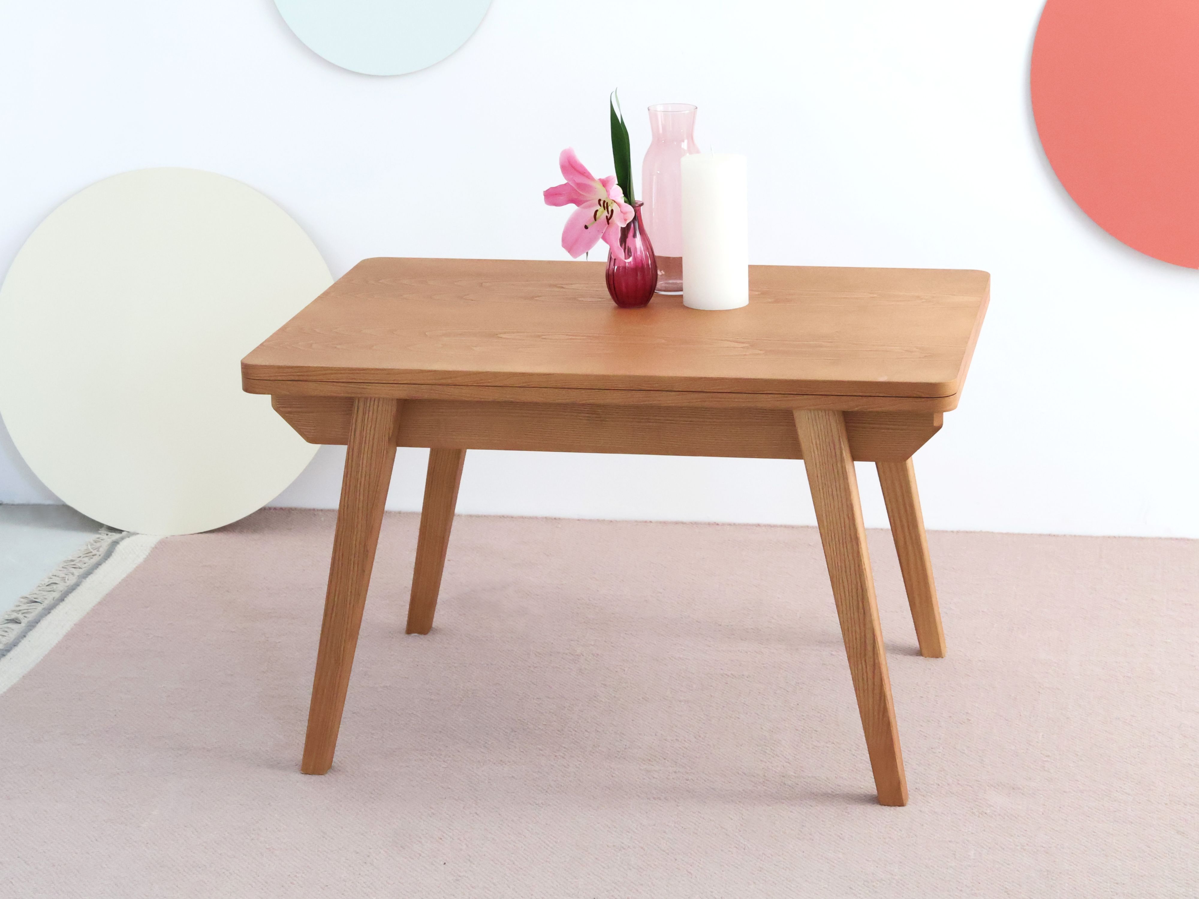 Coffee table that turns into dining table