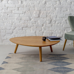 Contrast PICK Dreieck Couchtisch 103x97x31cm - Eichen Beine